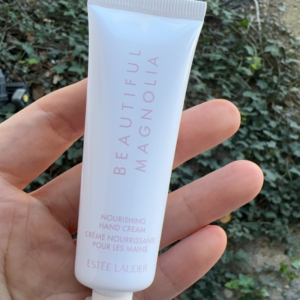 Estee Lauder Beautiful Magnolia Hand Cream ~ Travel Size 1 oz 30 ml ~ NWOB
